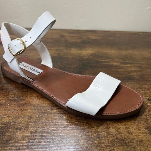 Steve Madden Donddi Sandals 6.5 White Leather Flat Buckle Strap Open Toe Chic - Picture 4 of 10